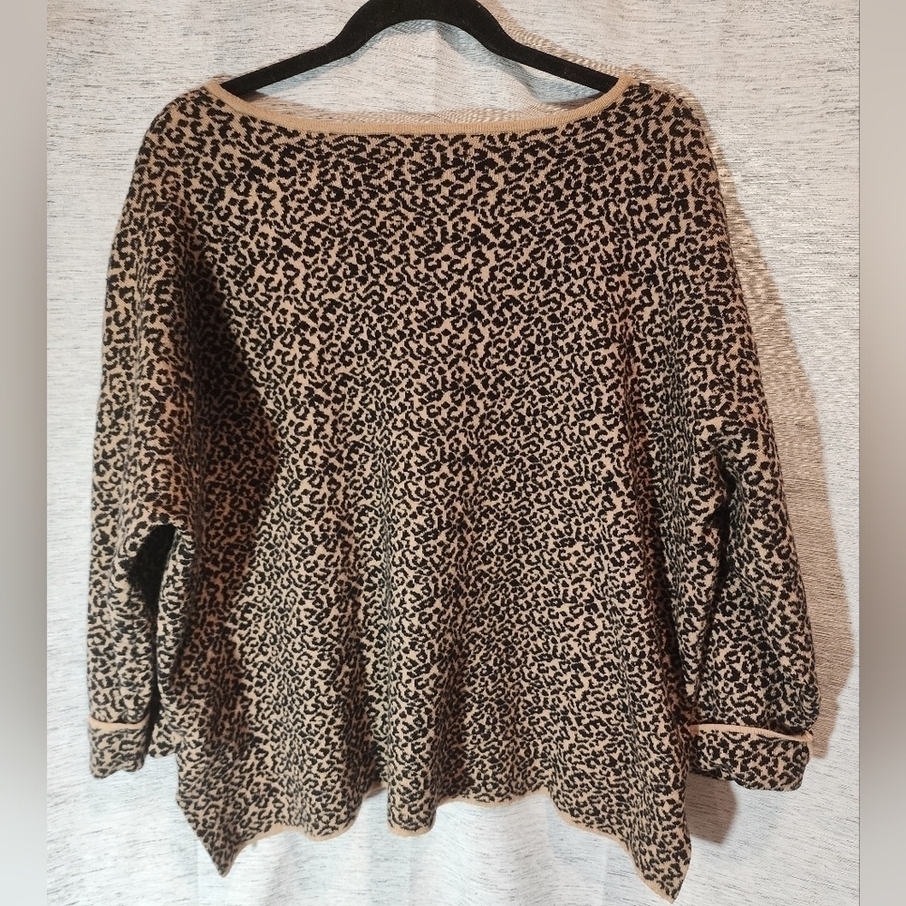 Tahari  2XL Leopard Print 3/4 Sleeve Stretch Knit Cuffed Sleeves - Picture 3 of 6